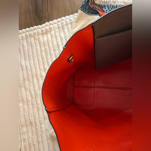 Tory Burch Perry Tote & Wristlet - Excellent condition - Picture 6 of 11